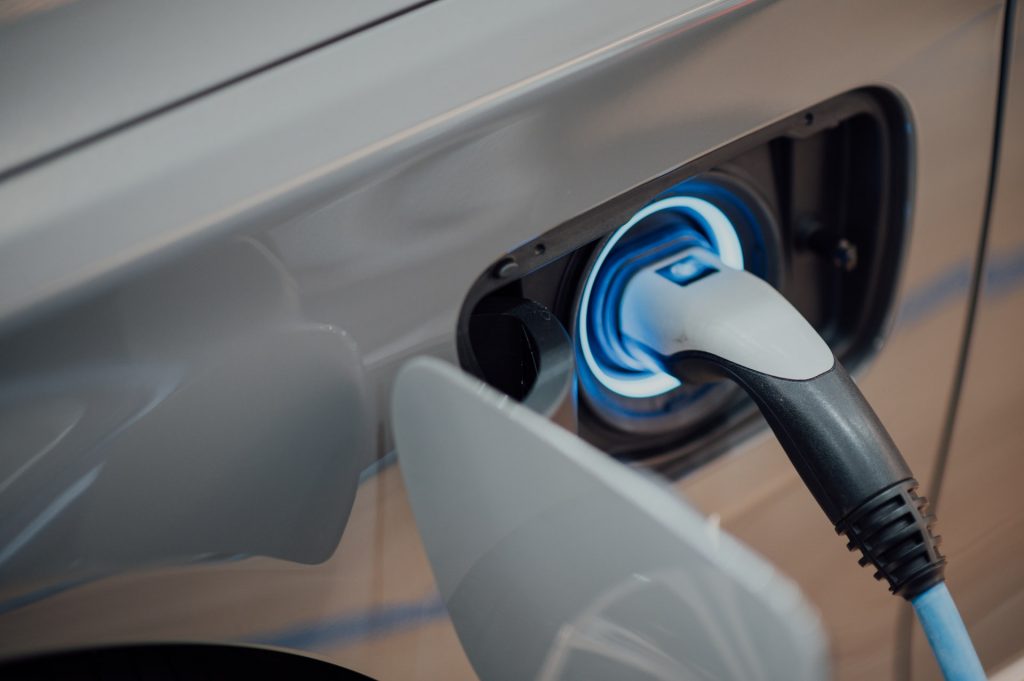 3 tips om jouw elektrische auto zo goedkoop mogelijk op te laden